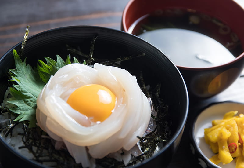 イカ玉子丼